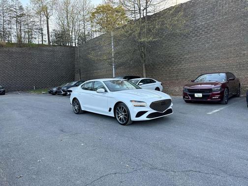 Uyuni White 2025 Genesis G70 2.5T RWD
