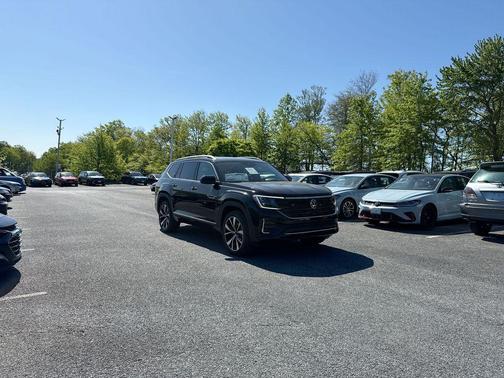 Deep Black Pearl 2026 Volkswagen Atlas 2.0T SEL Premium R-Line 4MOTION
