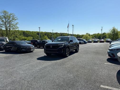 Deep Black Pearl 2026 Volkswagen Atlas 2.0T SEL Premium R-Line 4MOTION