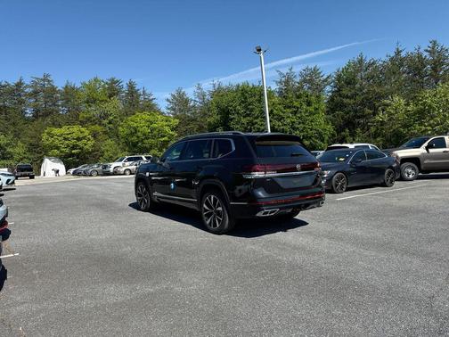 Deep Black Pearl 2026 Volkswagen Atlas 2.0T SEL Premium R-Line 4MOTION