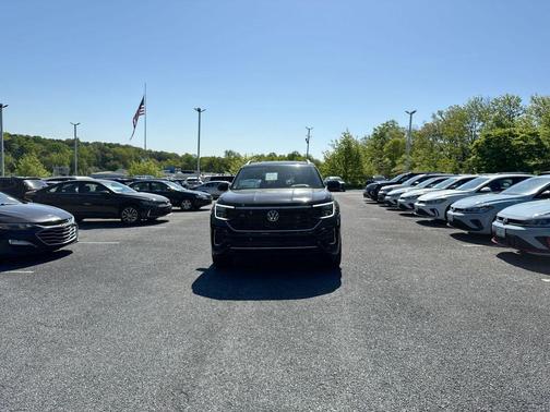 Deep Black Pearl 2026 Volkswagen Atlas 2.0T SEL Premium R-Line 4MOTION
