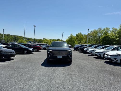 Deep Black Pearl 2026 Volkswagen Atlas 2.0T SE w/Technology 4MOTION