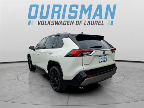 2022 Toyota RAV4 Hybrid SE