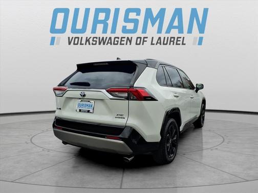 2022 Toyota RAV4 Hybrid SE