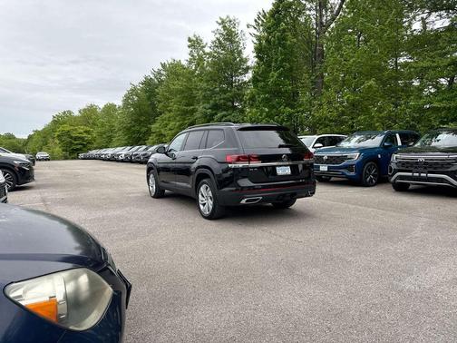 Deep Black 2023 Volkswagen Atlas 3.6L SE w/Technology