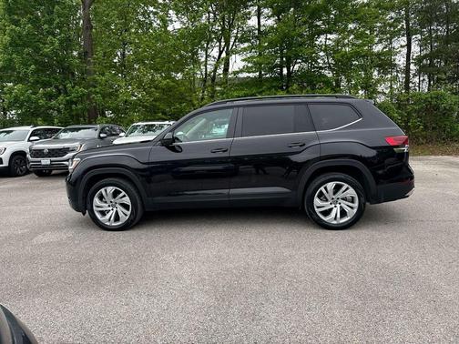 Deep Black 2023 Volkswagen Atlas 3.6L SE w/Technology