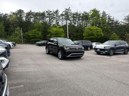 Deep Black 2023 Volkswagen Atlas 3.6L SE w/Technology
