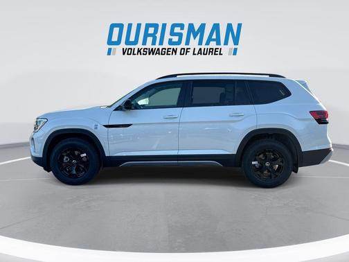White Pearl 2026 Volkswagen Atlas Peak Edition