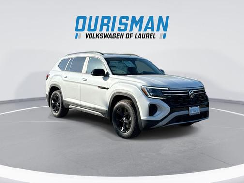 White Pearl 2026 Volkswagen Atlas Peak Edition