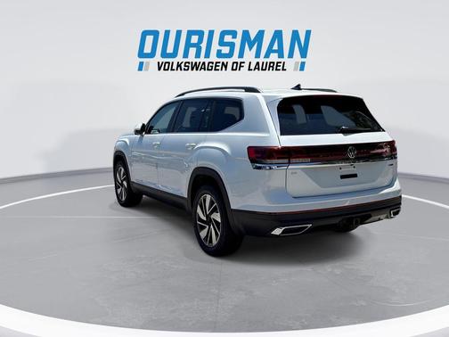 White Pearl 2026 Volkswagen Atlas 2.0T SE w/Technology 4MOTION