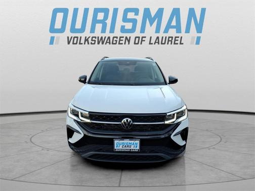 2024 Volkswagen Taos 1.5T SE Black