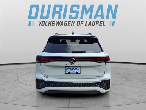 White Pearl 2026 Volkswagen Tiguan 2.0T SE R-Line Black 4MOTION