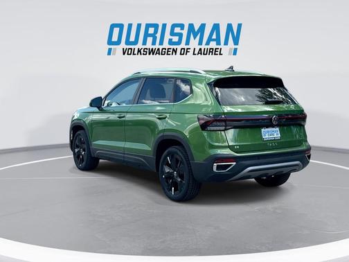 Moss 2026 Volkswagen Taos SE