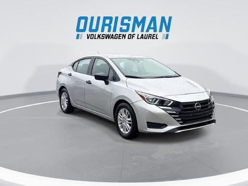 Brilliant Silver Metallic 2024 Nissan Versa 1.6 S