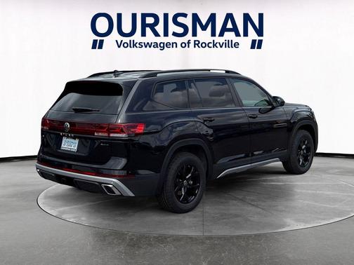 Deep Black Pearl 2026 Volkswagen Atlas Peak Edition