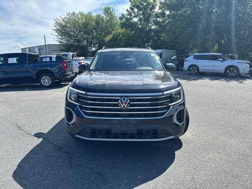 Deep Black Pearl 2024 Volkswagen Atlas 2.0T SE w/Technology 4MOTION