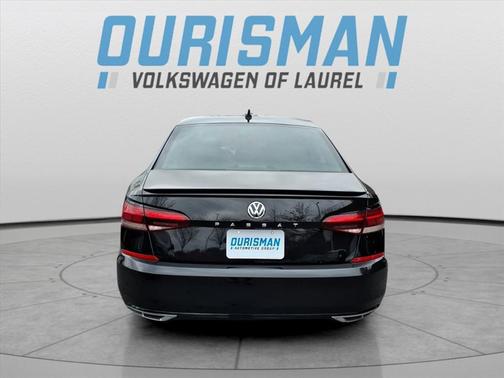 Deep Black 2021 Volkswagen Passat 2.0T R-Line