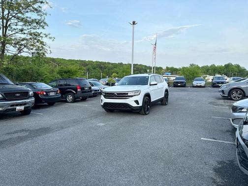 Pure White 2022 Volkswagen Atlas 3.6L SE w/Technology