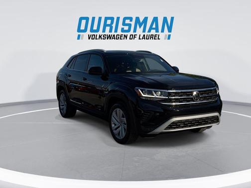 Deep Black Pearl 2022 Volkswagen Atlas Cross Sport 3.6L V6 SE w/Technology