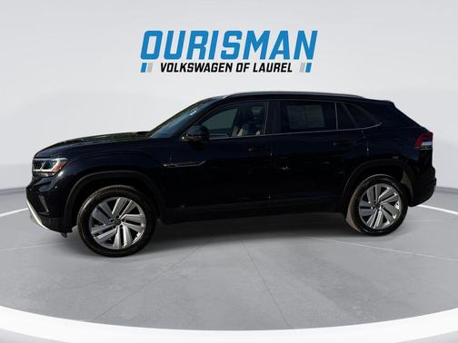 Deep Black Pearl 2022 Volkswagen Atlas Cross Sport 3.6L V6 SE w/Technology