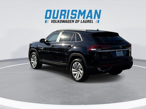 Deep Black Pearl 2022 Volkswagen Atlas Cross Sport 3.6L V6 SE w/Technology