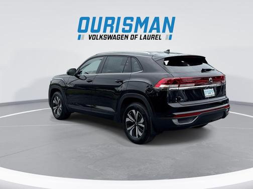 Deep Black 2024 Volkswagen Atlas Cross Sport 2.0T SE