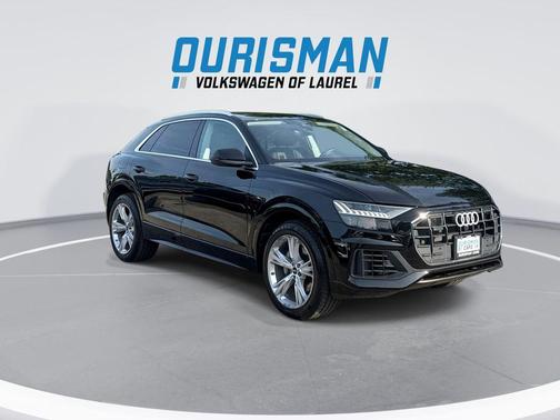 Mythos Black Metallic 2023 Audi Q8 55 Premium