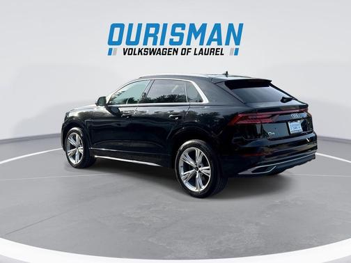 Mythos Black Metallic 2023 Audi Q8 55 Premium