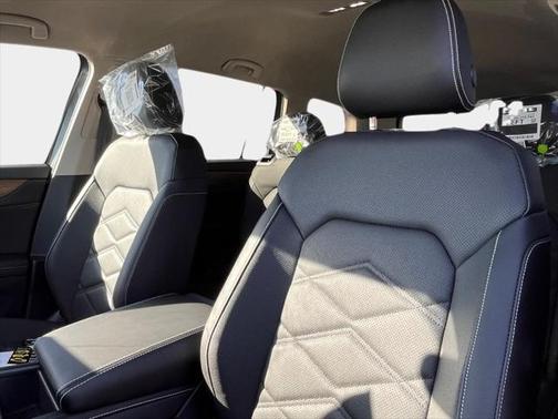 2025 Volkswagen Atlas 2.0T SE