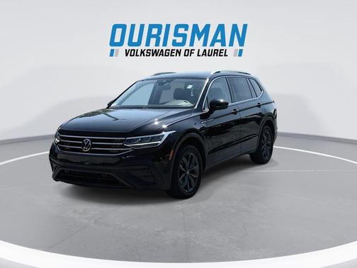 Deep Black Pearl 2022 Volkswagen Tiguan 2.0T SE