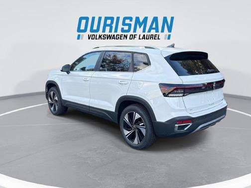Pure White 2026 Volkswagen Taos SE