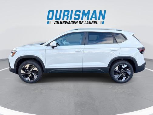 Pure White 2026 Volkswagen Taos SE