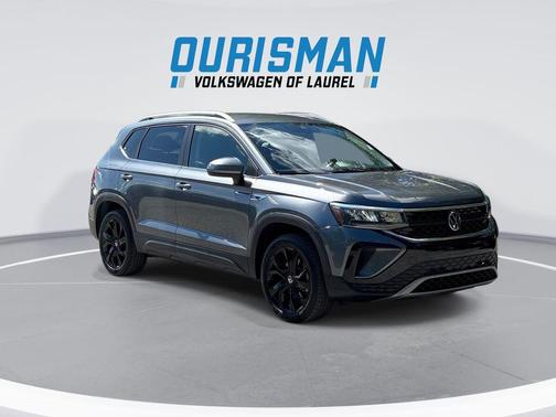 Platinum Gray Metallic 2023 Volkswagen Taos 1.5T SE
