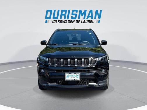 Diamond Black Crystal Pearlcoat 2023 Jeep Compass Latitude
