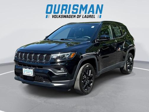 Diamond Black Crystal Pearlcoat 2023 Jeep Compass Latitude