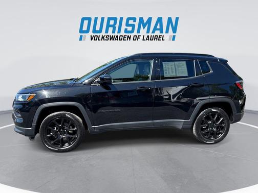 Diamond Black Crystal Pearlcoat 2023 Jeep Compass Latitude