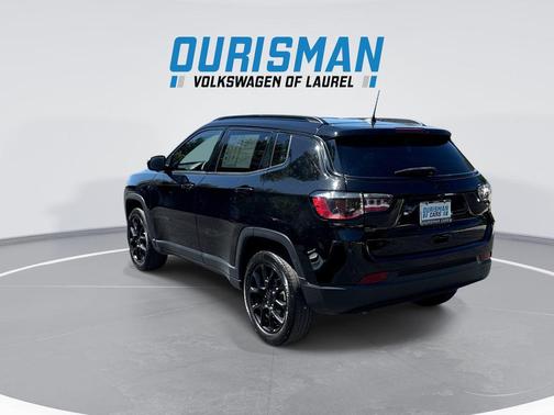 Diamond Black Crystal Pearlcoat 2023 Jeep Compass Latitude