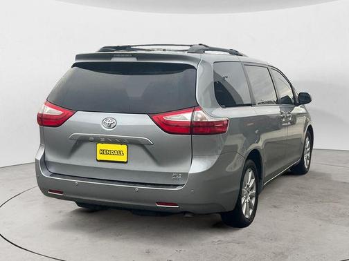 2017 Toyota Sienna XLE