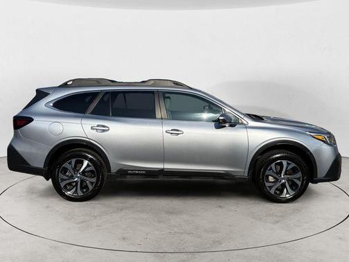 Ice Silver Metallic 2022 Subaru Outback Limited