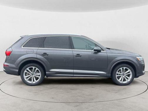 Samurai Gray Metallic 2025 Audi Q7 55 Premium Plus