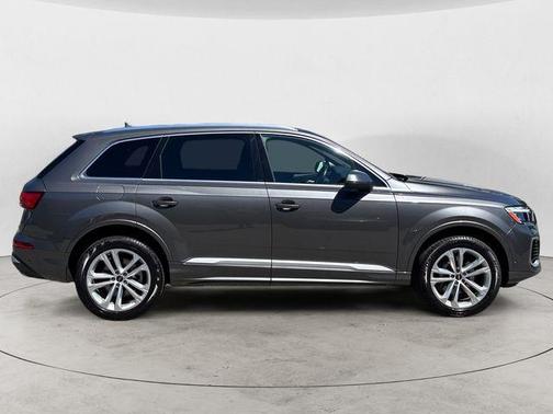 Samurai Gray Metallic 2025 Audi Q7 55 Premium Plus