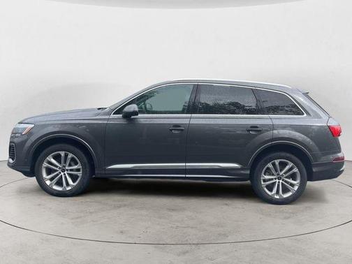 Samurai Gray Metallic 2025 Audi Q7 55 Premium Plus