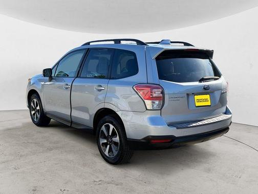 Ice Silver Metallic 2018 Subaru Forester 2.5i Premium