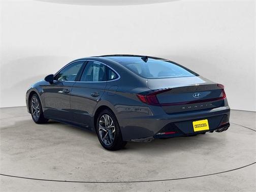 2022 Hyundai SONATA SEL