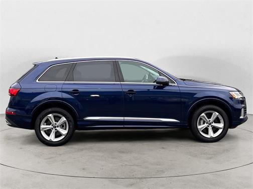 2024 Audi Q7 45 Premium Plus