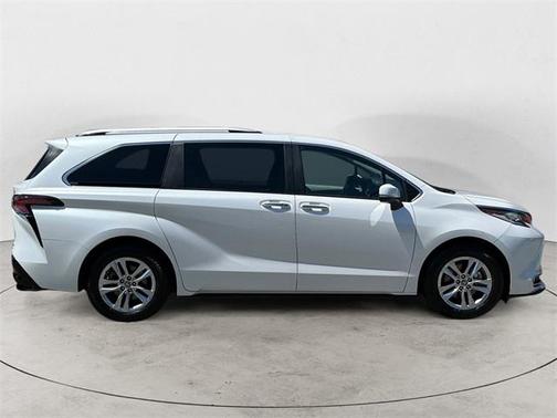 2023 Toyota Sienna Limited