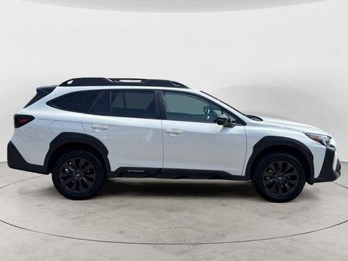 Crystal White Pearl 2025 Subaru Outback Onyx Edition