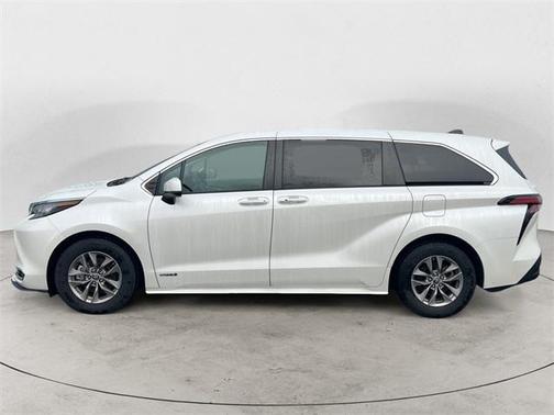 2021 Toyota Sienna XLE