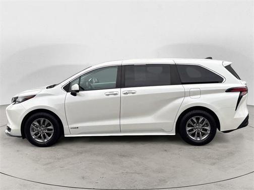 2021 Toyota Sienna XLE