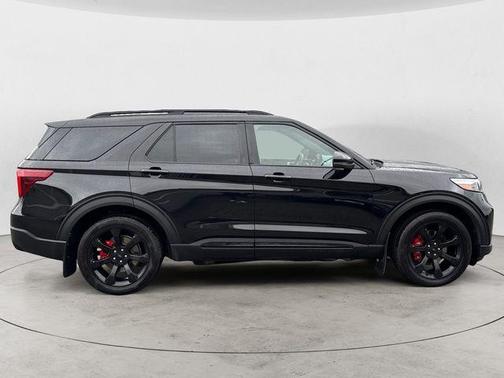 Black 2022 Ford Explorer ST